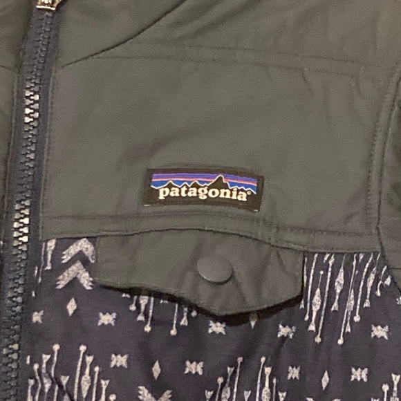 Patagonia Tribbles Reversible Kids' Black and Blue Patterned Puffer Jacket - Picture 4 of 9